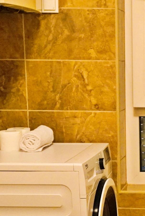 City Center Grand Apartment - Three-Bedroom, Free Parking Sarajevo Exterior foto
